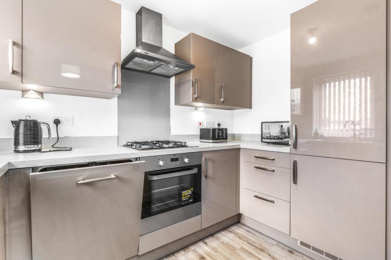 ברמינגהאם Luxury 2 Bed House City Centre ✘ Bbq & Garden ☆ Family Friendly→ Swingball & Outdoor Furniture - Free Parking → With 50 Inch Smart Tv, Free Netflix & Wifi ✘ Comfy Seating Area - By Maevela מראה חיצוני תמונה