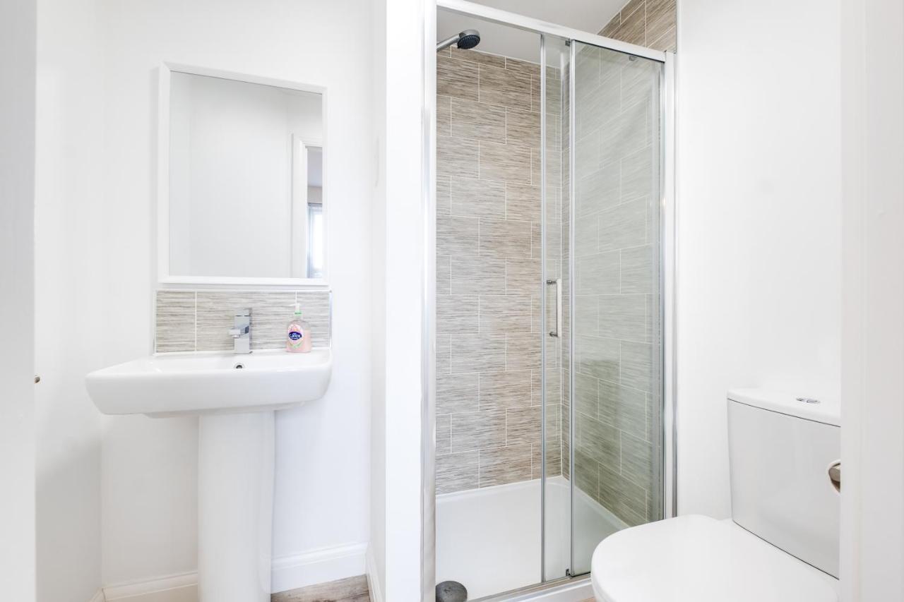 ברמינגהאם Luxury 2 Bed House City Centre ✘ Bbq & Garden ☆ Family Friendly→ Swingball & Outdoor Furniture - Free Parking → With 50 Inch Smart Tv, Free Netflix & Wifi ✘ Comfy Seating Area - By Maevela מראה חיצוני תמונה