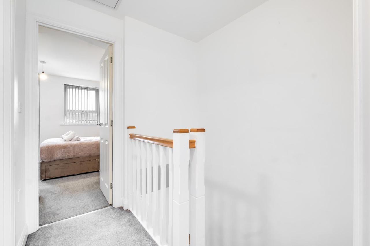ברמינגהאם Luxury 2 Bed House City Centre ✘ Bbq & Garden ☆ Family Friendly→ Swingball & Outdoor Furniture - Free Parking → With 50 Inch Smart Tv, Free Netflix & Wifi ✘ Comfy Seating Area - By Maevela מראה חיצוני תמונה