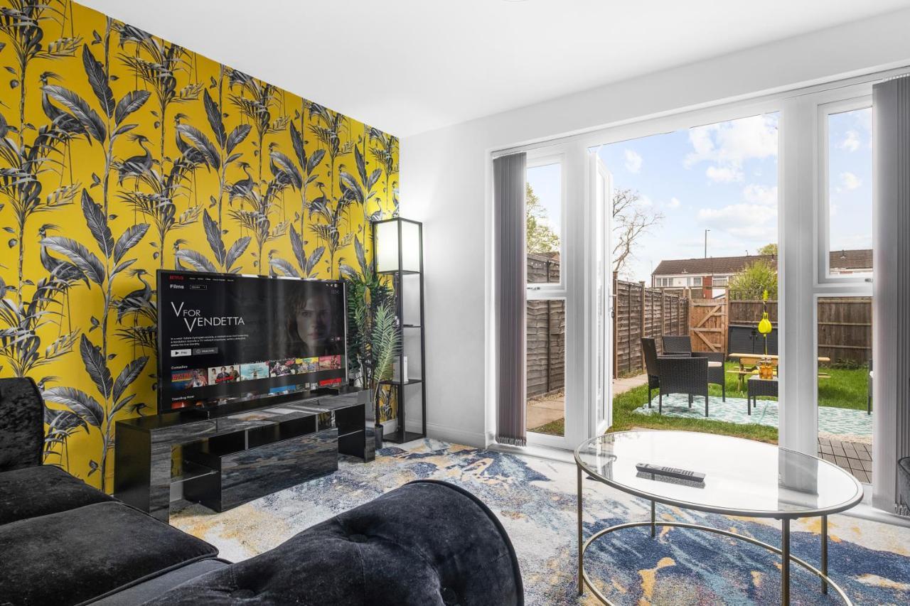ברמינגהאם Luxury 2 Bed House City Centre ✘ Bbq & Garden ☆ Family Friendly→ Swingball & Outdoor Furniture - Free Parking → With 50 Inch Smart Tv, Free Netflix & Wifi ✘ Comfy Seating Area - By Maevela מראה חיצוני תמונה