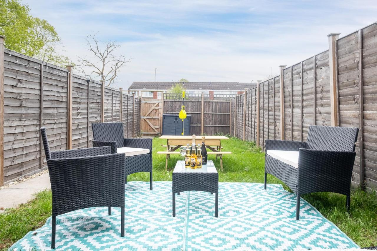 ברמינגהאם Luxury 2 Bed House City Centre ✘ Bbq & Garden ☆ Family Friendly→ Swingball & Outdoor Furniture - Free Parking → With 50 Inch Smart Tv, Free Netflix & Wifi ✘ Comfy Seating Area - By Maevela מראה חיצוני תמונה