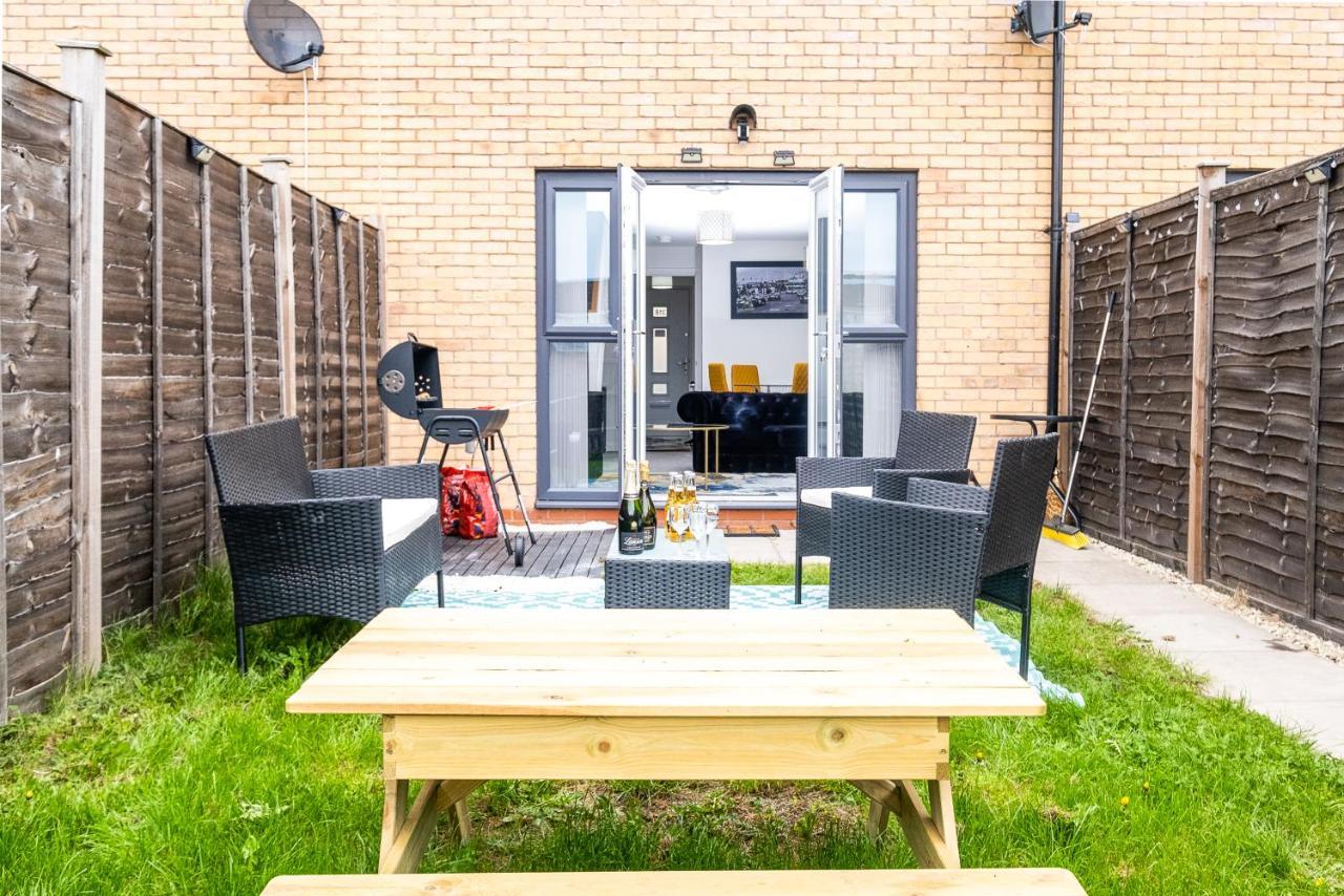 ברמינגהאם Luxury 2 Bed House City Centre ✘ Bbq & Garden ☆ Family Friendly→ Swingball & Outdoor Furniture - Free Parking → With 50 Inch Smart Tv, Free Netflix & Wifi ✘ Comfy Seating Area - By Maevela מראה חיצוני תמונה